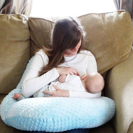 Zwillinge stillen Brust