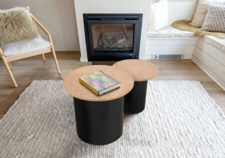 Beistelltisch, 2er Set MDF mit Kork, Beine Pinie | Maße großer Tisch: ca. B50xT50xH45 cm, Maße kleiner Tisch: ca. B40xT40xH38 cm – Bild 16